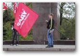 Агітація неповнолітніми за партію "УДАР" у м. Нікополь навпроти пам’ятника Володимиру Леніну, біля міськвиконкому. Нажмите для увеличения